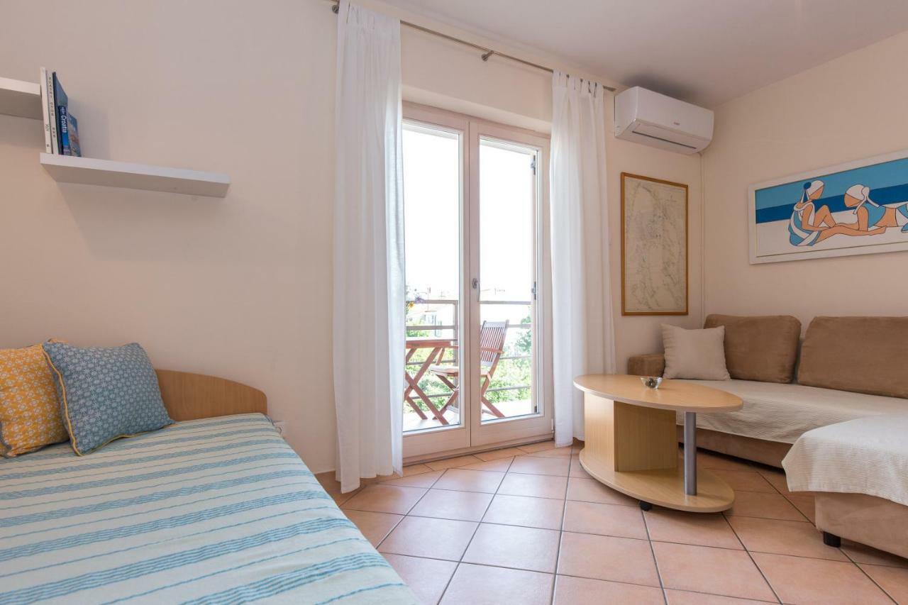 Apartments Marta Krk Town Exterior foto